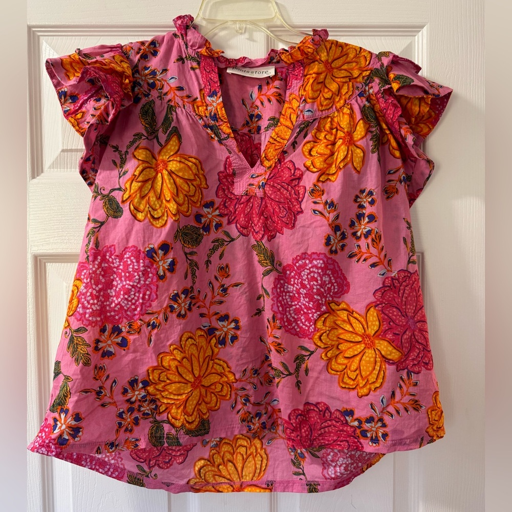 Pink Floral top by Pantsstore